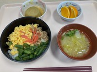 三色丼 